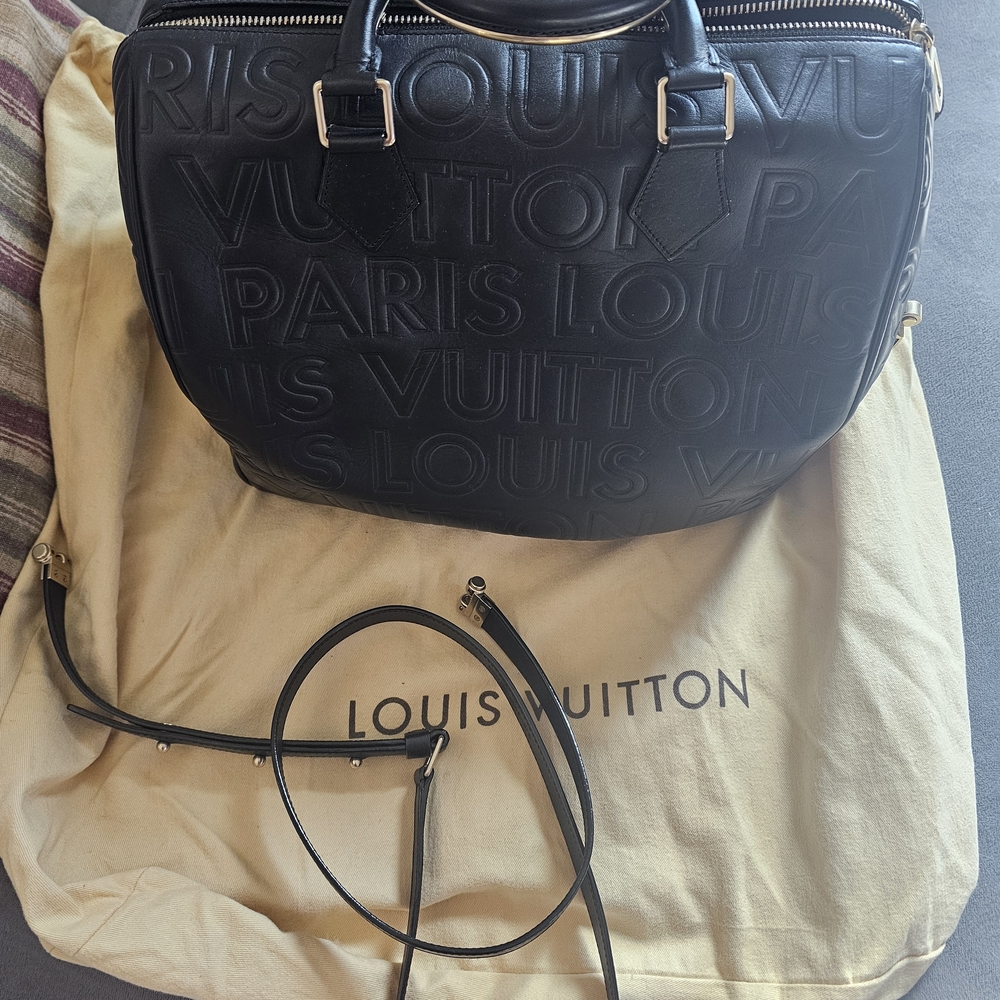 Louis Vuitton Black E